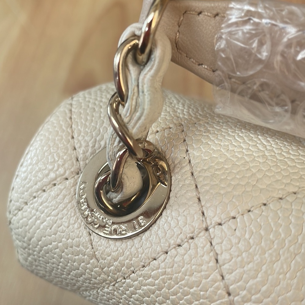 Chanel flap bag white - Picture 13 of 15